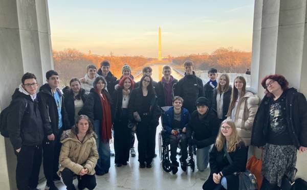 A group of students seen with the Washington Monument in the background.